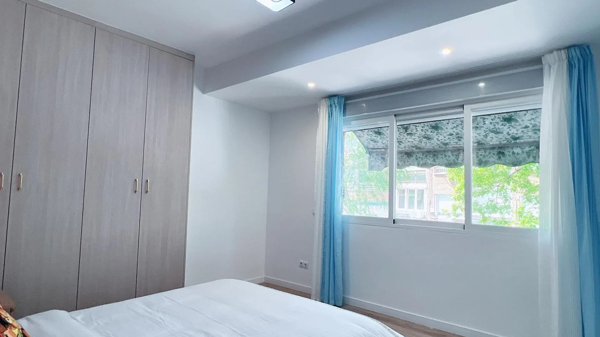 Habitacion Individual Comoda Y Luminosa Con Cama Grande Alcobendas Spain